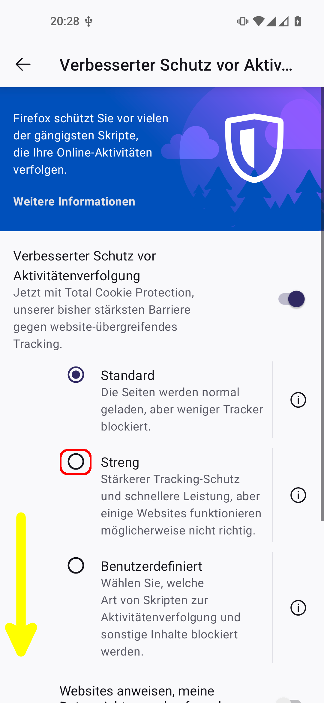 Firefox Android App Einstellungen, Menüpunkt 'Verbesserter Schutz vor Aktivitätenverfolgung'. Die Checkbox 'Streng' ist rot umrandet. Ein gelber Pfeil symbolisiert, dass nach unten gescrollt werden soll.