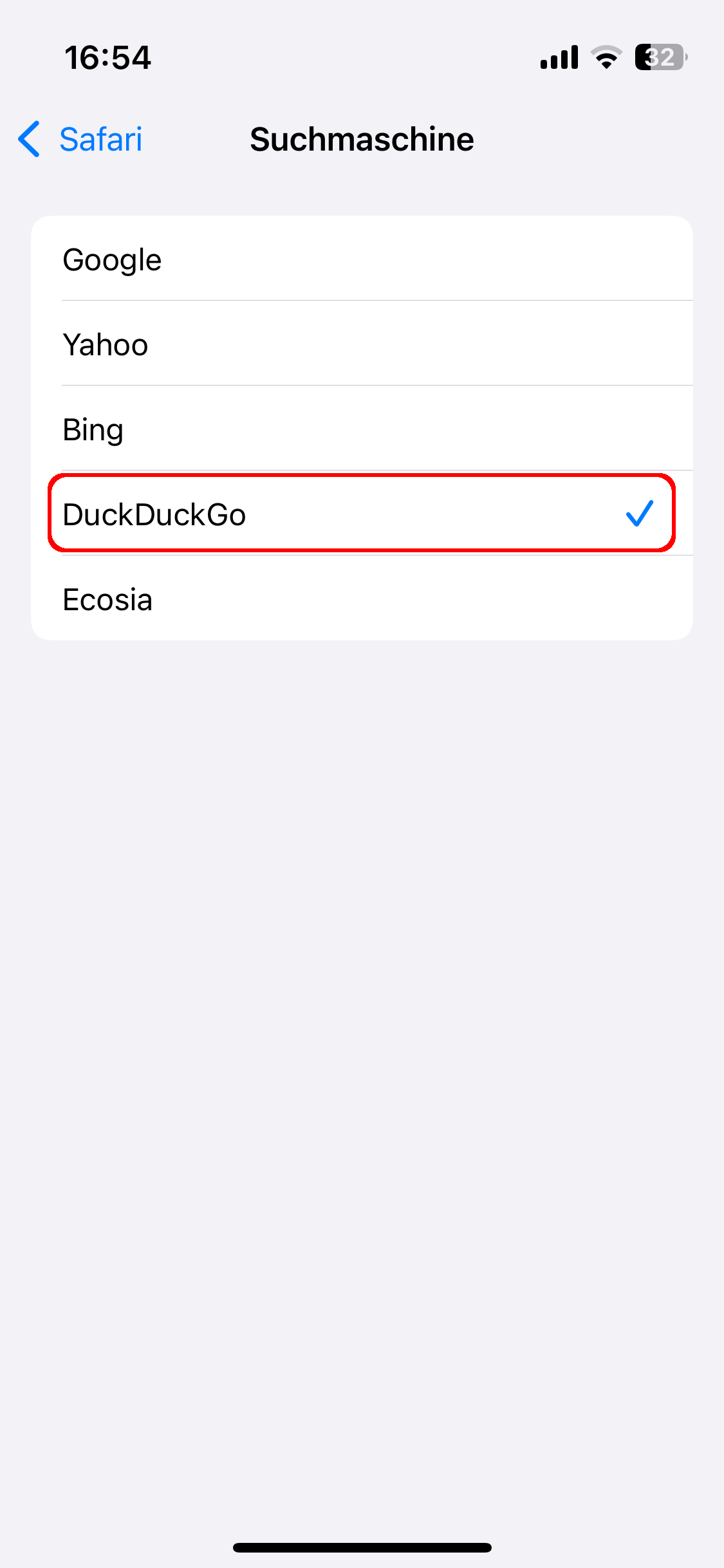 iOS-Einstellungen - Safari, Unterpunkt Suchmaschine. Die Option 'DuckDuckGo' ist rot umrandet.