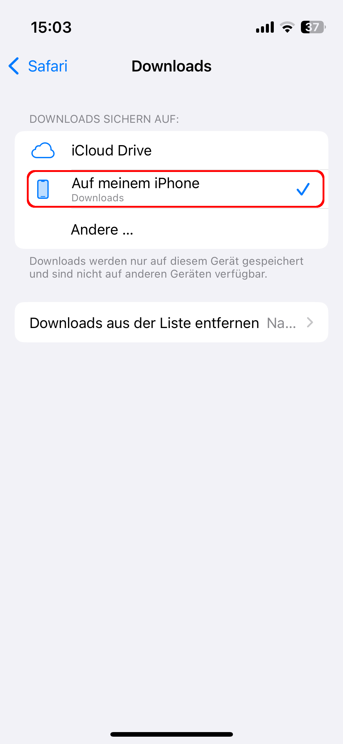 iOS-Einstellungen - Safari, Unterpunkt Downloads. Der Option 'Auf meinem iPhone' ist rot umrandet.