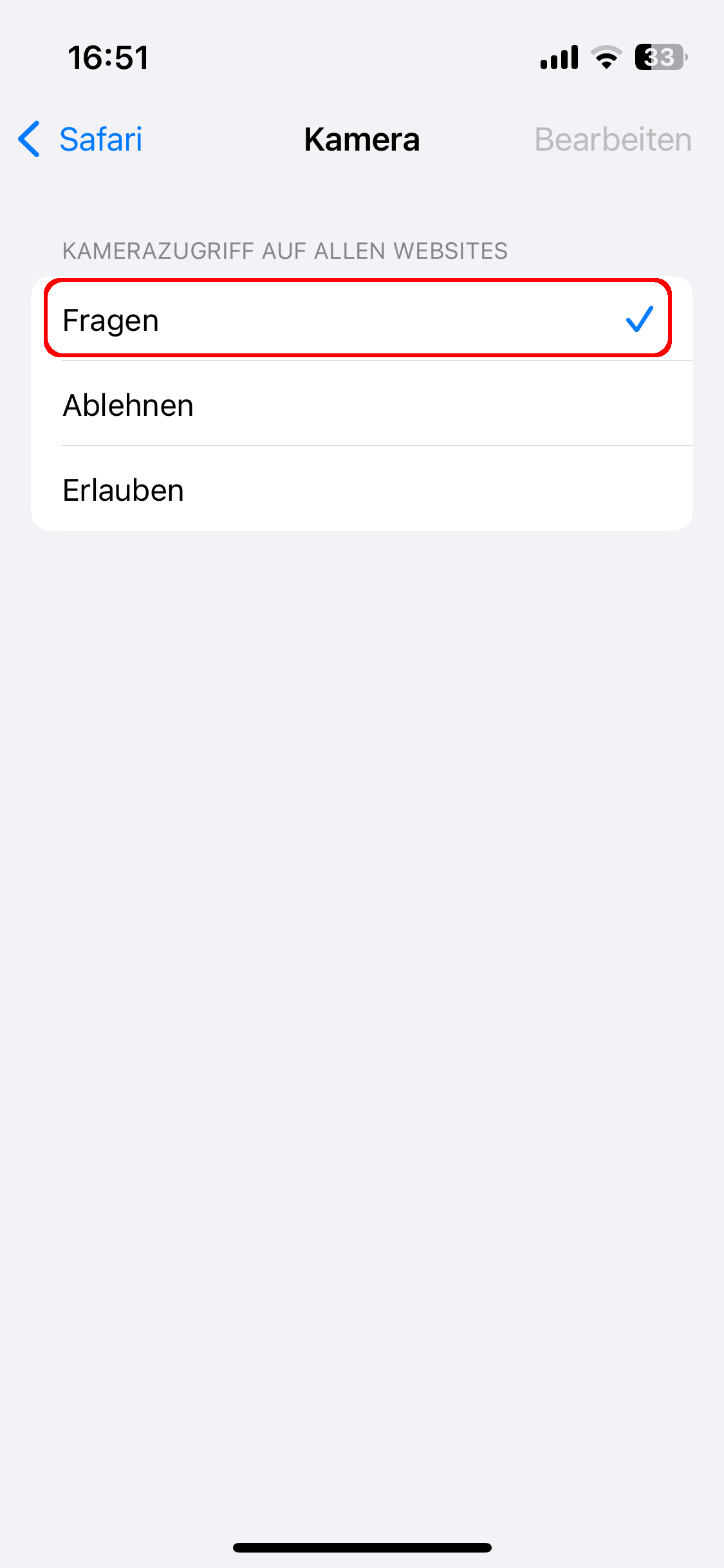 iOS-Einstellungen - Safari, Unterpunkt Kamera. Die Option 'Fragen' ist rot umrandet.